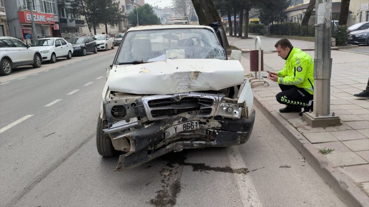 Bursa'da kalp krizi geçirip kullandığı kamyonetle kaza yapan sürücü öldü