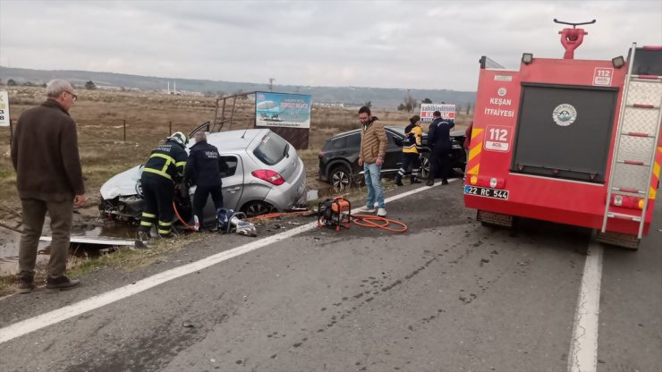 Edirne'de iki otomobilin çarpıştığı kazada 2 kişi öldü