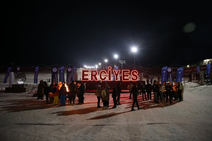 Erciyes'te meşaleli yılbaşı kutlaması