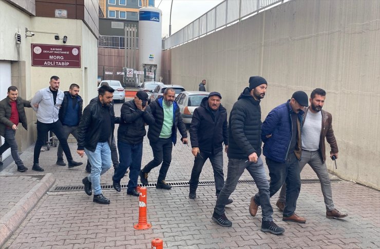 Kayseri'deki cinayet ve yaralamaya ilişkin yakalanan 3 zanlı adliyede