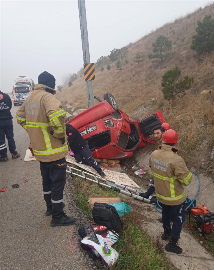 Kırıkkale'de devrilen otomobildeki baba öldü, oğlu yaralandı