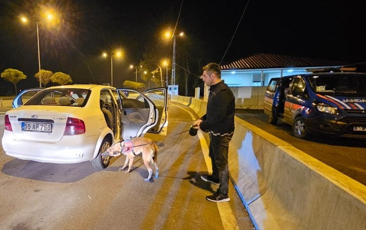 Samsun'da jandarma ekipleri yılbaşı gecesi yoğun denetim yaptı