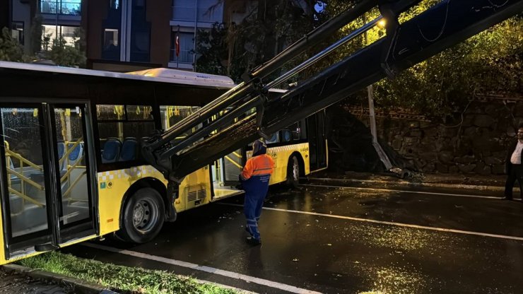 Beşiktaş'ta İETT otobüsünün karıştığı kazada 2 kişi yaralandı