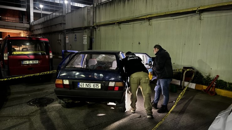 Sakarya'da bir kişi eski kız arkadaşı ve ağabeyini tabancayla vurdu