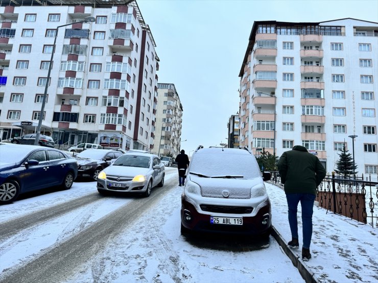 Erzurum, Ardahan ile Kars'ta kar yağışı ve soğuk hava etkili oluyor