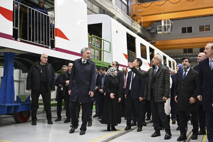 İstanbul Havalimanı Metrosu'nun sürücüsüz yerli tren seti raylara çıkmaya hazır