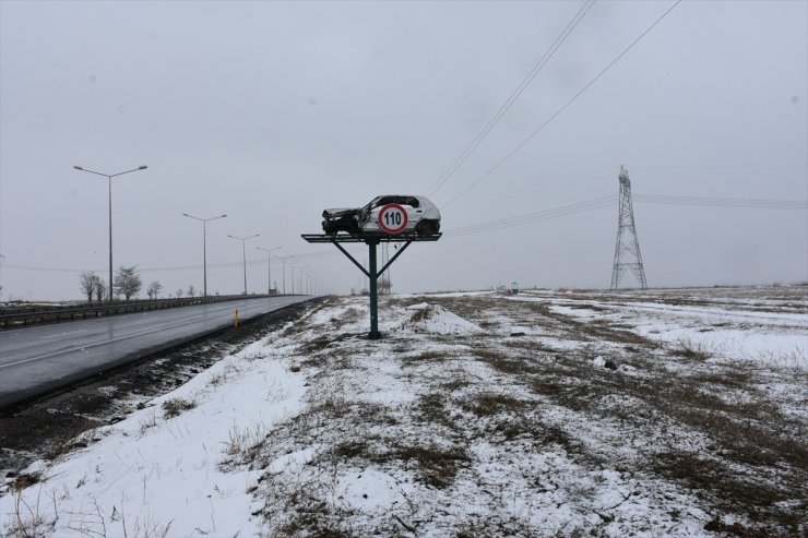 Erzurum'da sürücüler hasarlı araçlarla trafik kazalarına karşı uyarılıyor