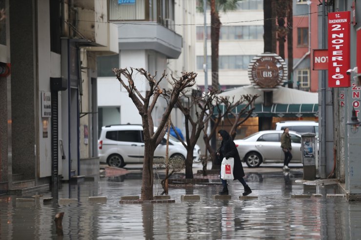 Hatay'ın İskenderun ilçesinde sağanak etkili oldu