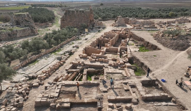 Dara Antik Kenti'nde keşfedilen tarihi çarşı gün yüzüne çıkarılıyor