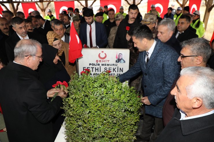 Şehit polis Fethi Sekin Elazığ'da kabri başında anıldı