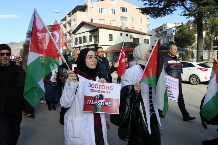 Samsun ve Amasya'da sağlık çalışanları Gazze'ye destek için "sessiz yürüyüş" yaptı