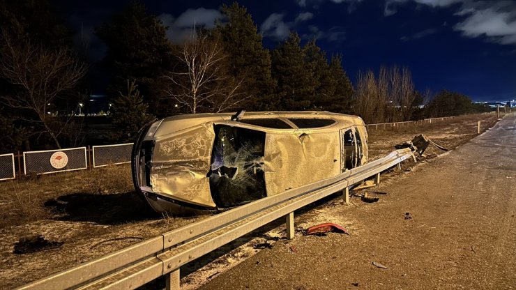 Erzurum’da iki otomobilin çarpıştığı kazada 3 kişi yaralandı