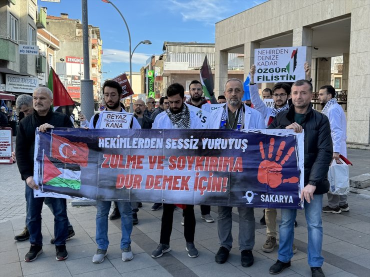 Sakarya ve Karabük'te hekimler ve sağlık çalışanları, Gazze için "sessiz yürüyüş" yaptı