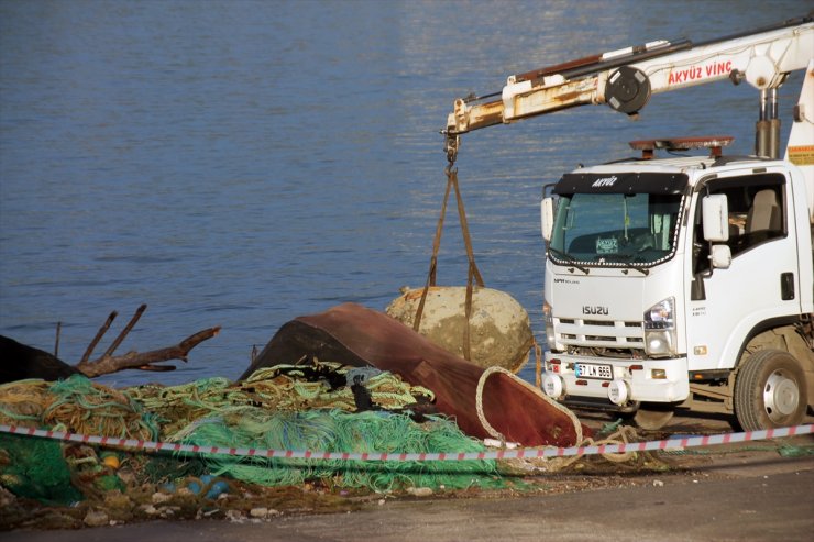 Zonguldak'ta balıkçıların ağına takılan deniz mayını SAS ekiplerince götürüldü