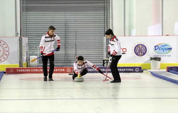 Genç milli curlingciler, Güney Kore'deki olimpiyatlarda madalya almak istiyor