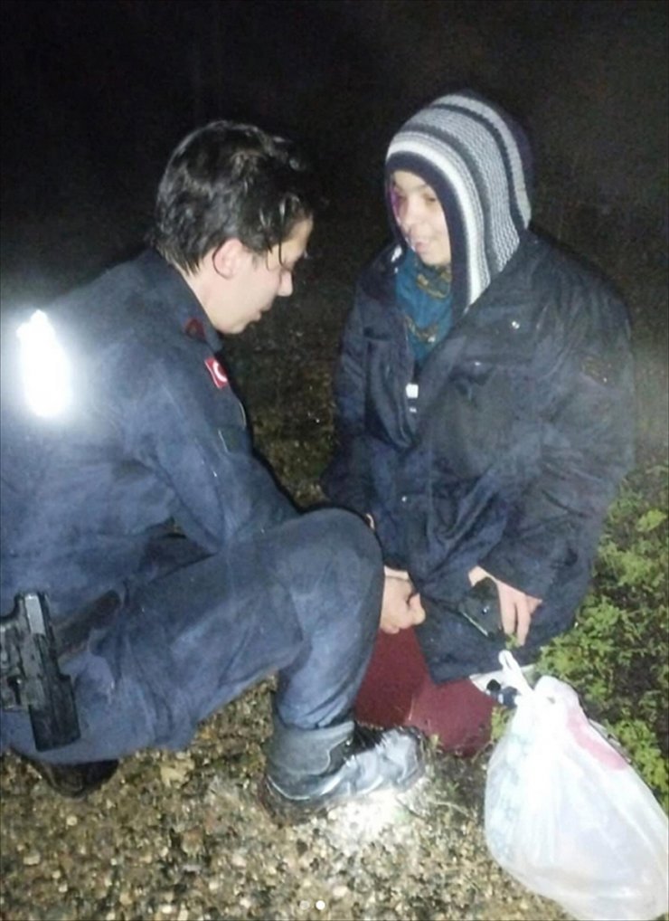 Söğüt'te mantar toplarken kaybolan vatandaş, jandarmanın parkasıyla ısındı