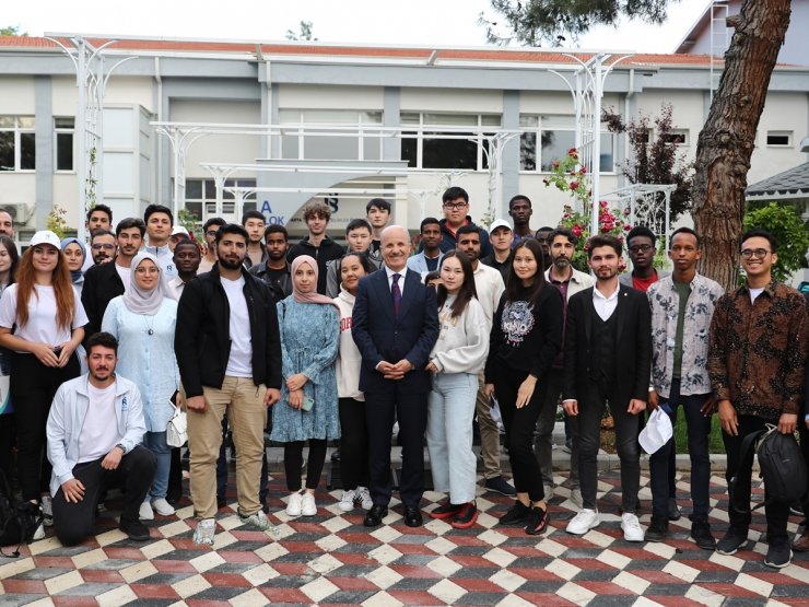 YÖK'ten Türkçe öğrenen uluslararası öğrencilere "Kursiyer Takip Uygulaması"