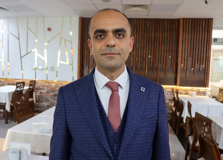 Adana'da meslek liseliler, taşımalı eğitim öğrencileri için yemek yaparak meslek öğreniyor