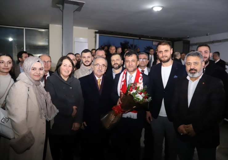 AK Parti Samsun Büyükşehir Belediye Başkan adayı Doğan, partilileriyle buluştu