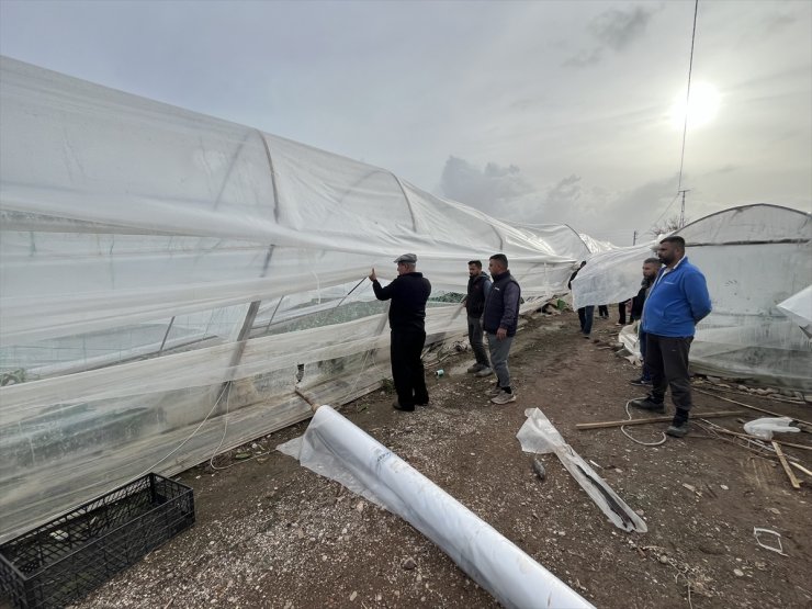 Antalya'da hortum seralara zarar verdi