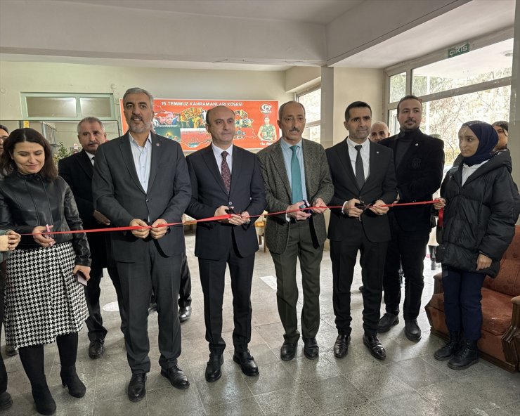 Elazığ'da öğretmenler ve öğrenciler Gazze yararına kermes düzenledi