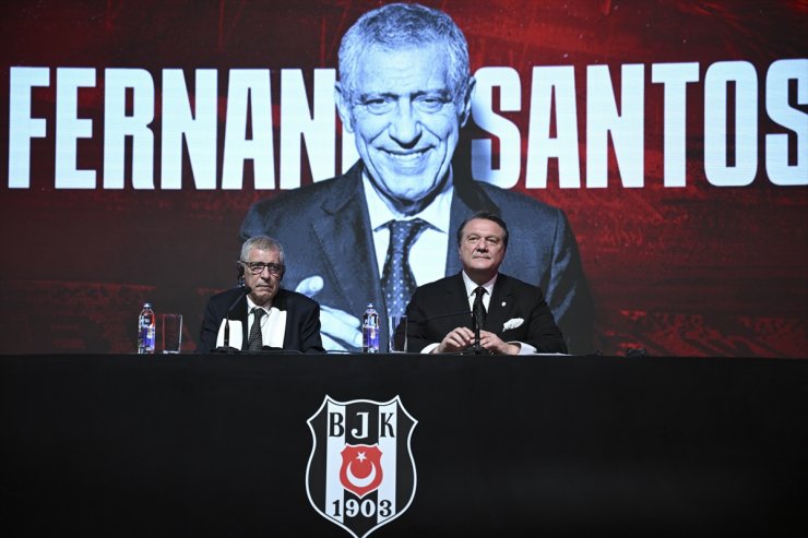 Beşiktaş, yeni teknik direktörü Fernando Santos'la sözleşme imzaladı