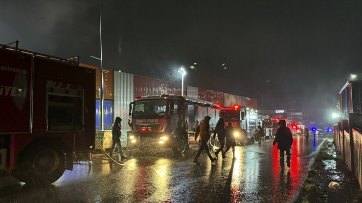 Arnavutköy'de film platosunda çıkan yangın söndürüldü