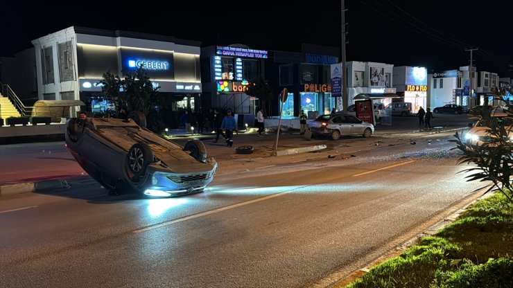 Bodrum'da ciple otomobilin karıştığı kazada 3 kişi yaralandı