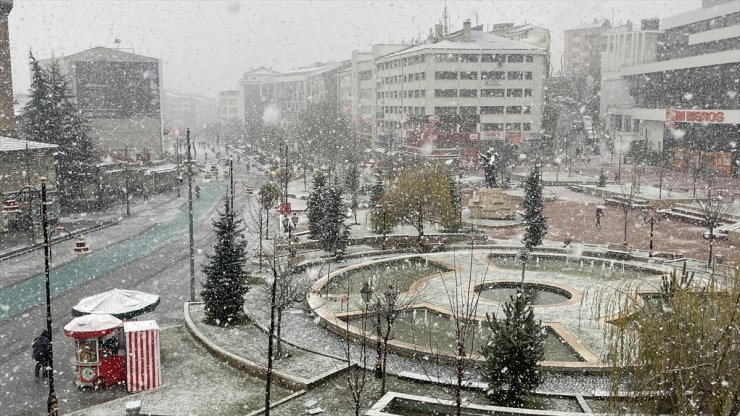 Bolu'ya kar yağdı