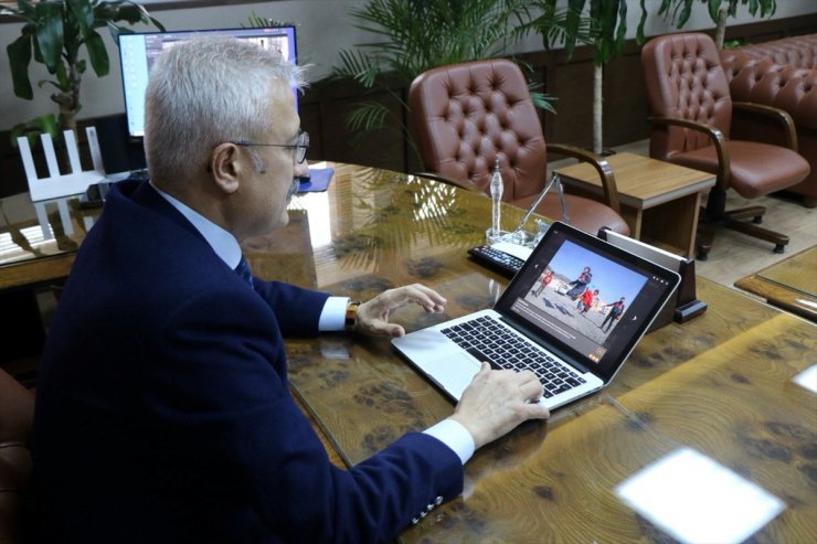 Bursa Cumhuriyet Başsavcısı Solmaz, AA'nın "Yılın Fotoğrafları" oylamasına katıldı