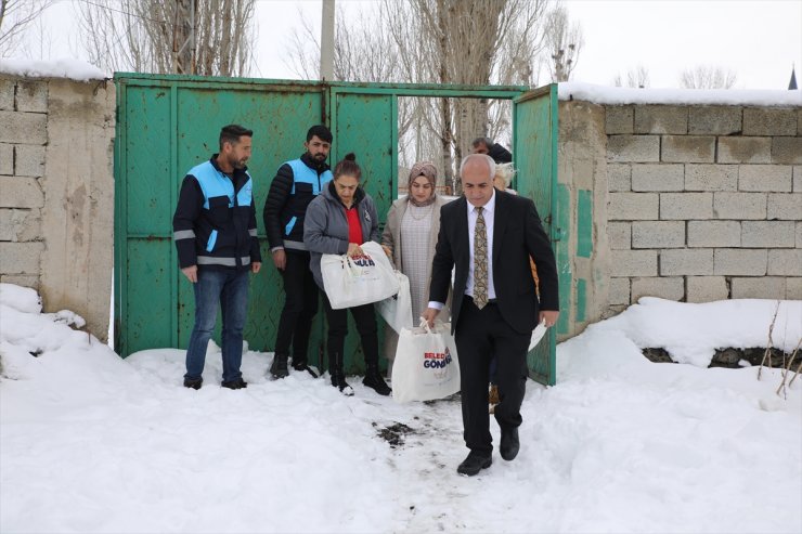 İzmirli kadınlar Van'da ihtiyaç sahiplerinin yüzünü güldürdü