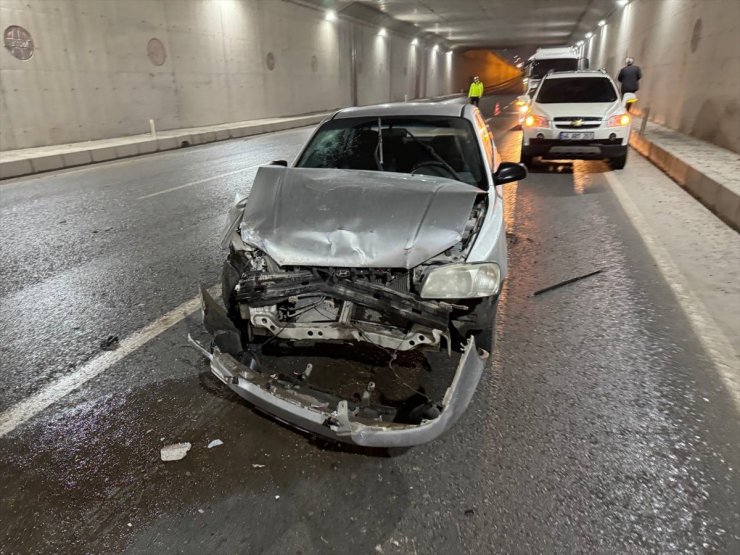 Kahramanmaraş'ta 13 aracın karıştığı zincirleme trafik kazasında 1 kişi yaralandı