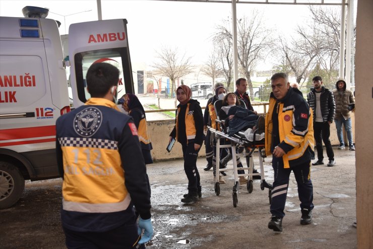 Şanlıurfa'da 55 öğrenci gıda zehirlenmesi şüphesiyle hastaneye kaldırıldı