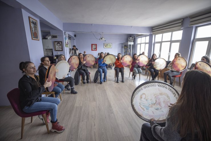 Tunceli'de koro kuran kadınlar Anadolu ezgilerini 4 dilde seslendiriyor