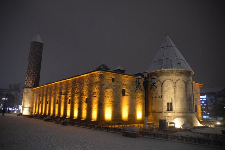 Erzurum, Kars ve Ardahan'da kar yağışı etkili oluyor