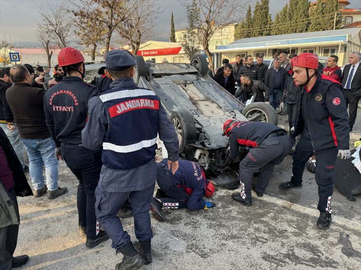 Kahramanmaraş'ta 4 aracın karıştığı trafik kazasında 3 kişi yalandı