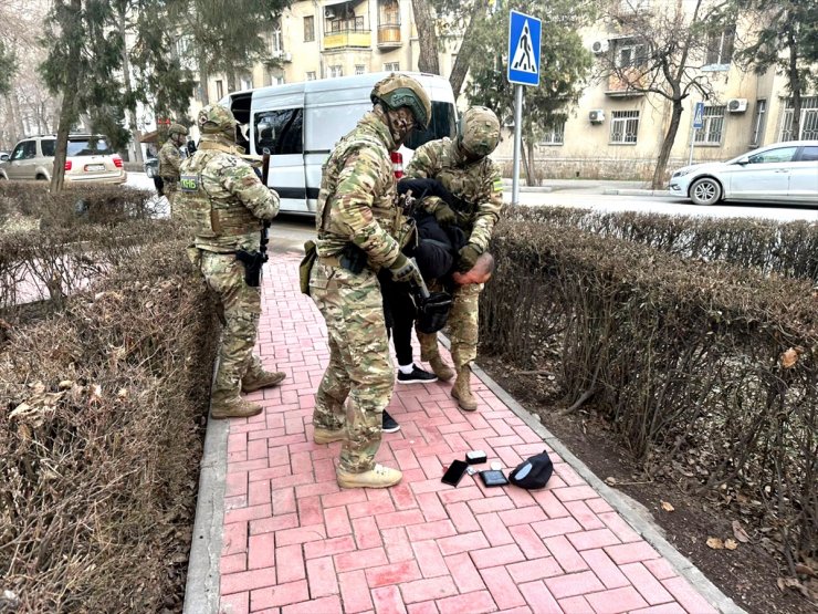 Kırgızistan'da halkı ayaklandırarak darbe hazırlığı yaptığı iddia edilen gruba operasyon düzenlendi