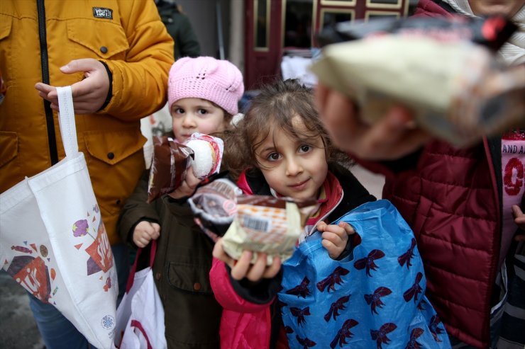 Konya'da çocuklar üç ayları "şivlilik" geleneğiyle karşıladı