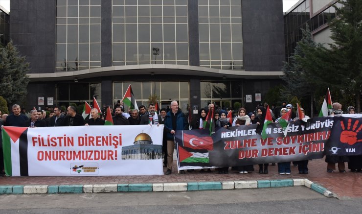 Van'da sağlık çalışanları Gazze'ye destek açıklaması yaptı