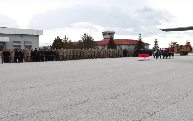 Pençe-Kilit Operasyonu bölgesinde şehit olan asker için Van'da tören düzenlendi