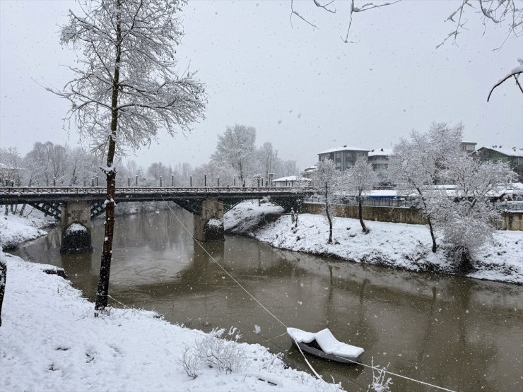 Düzce ve Bartın'da 72 köy yolu kar nedeniyle ulaşıma kapandı