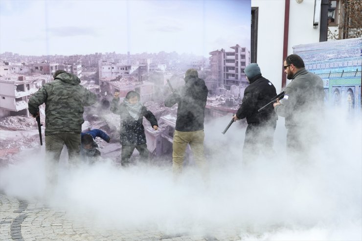 İsrail'in Filistin'e yönelik saldırılarını protesto etmek için tiyatro gösterisi yapıldı