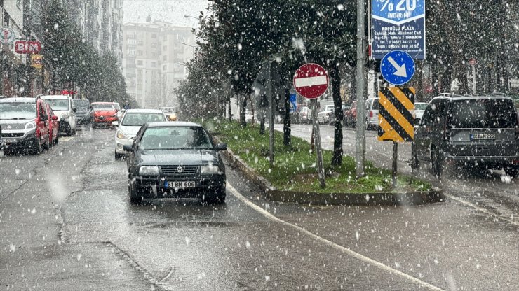 Karadeniz'de kar nedeniyle 343 yerleşim yerine ulaşım sağlanamıyor