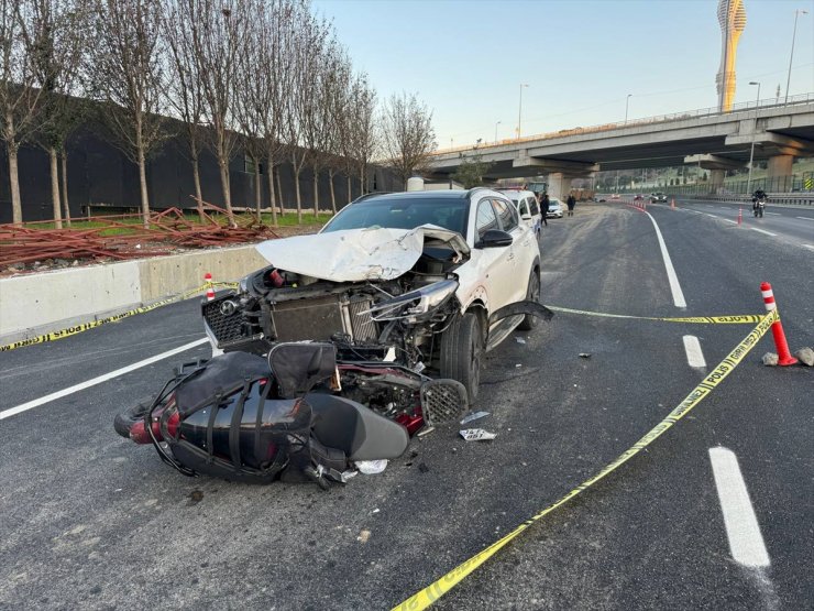 Üsküdar'da otomobilin çarptığı motosikletin sürücüsü öldü