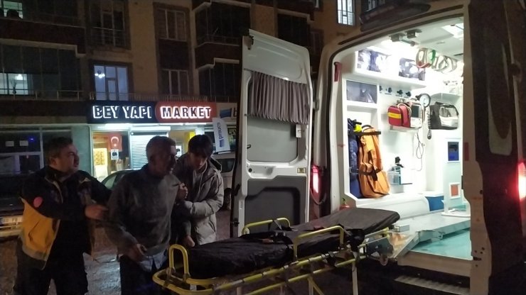 Adıyaman'da bir evde çıkan yangında 2 kişi dumandan etkilendi