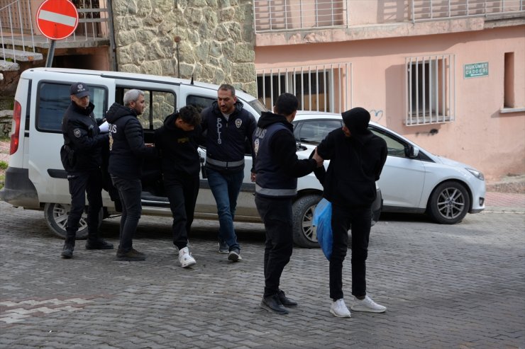 Manisa'da kuyumcuyu soymaya çalışan 5 şüpheli tutuklandı