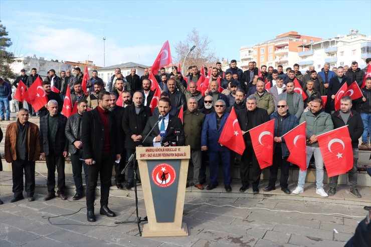 Siirt'te şehit aileleri, gaziler ve vatandaşlardan teröre tepki