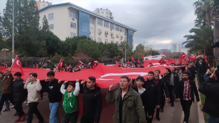 Adana'da şehitler için "Bayrak Yürüyüşü" düzenlendi