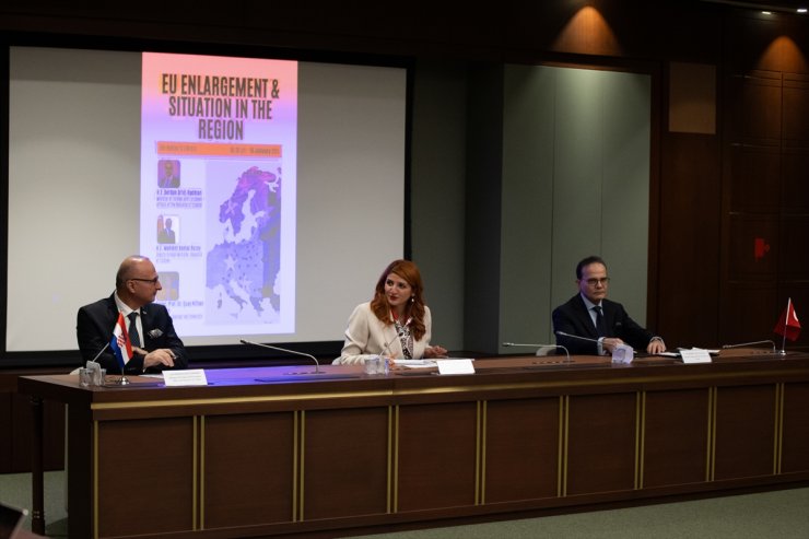 Ankara'da "AB Genişlemesi ve Bölgedeki Durum" paneli düzenlendi