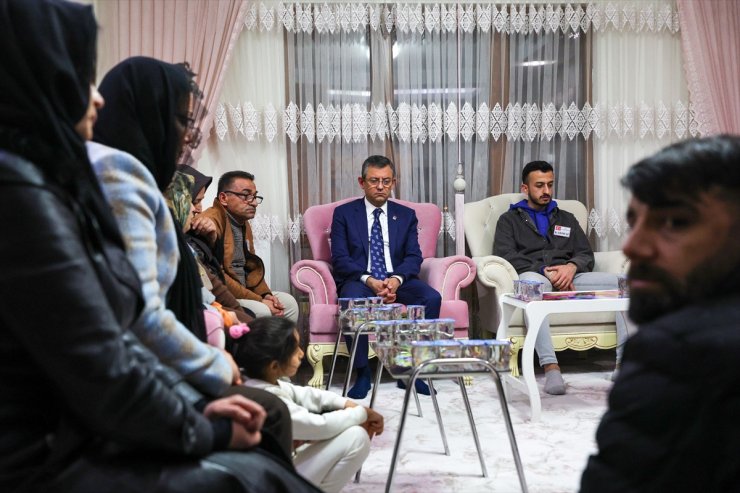 CHP Genel Başkanı Özel'den şehit ailesine ziyaret